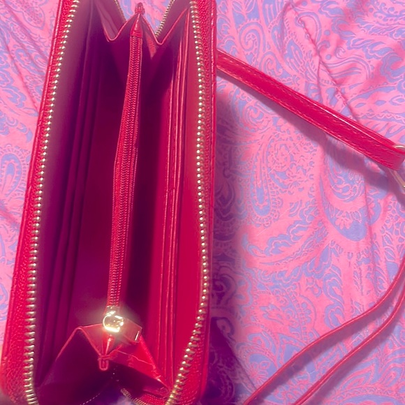 Bebe Los Ángeles Red Wallet - Picture 2 of 5